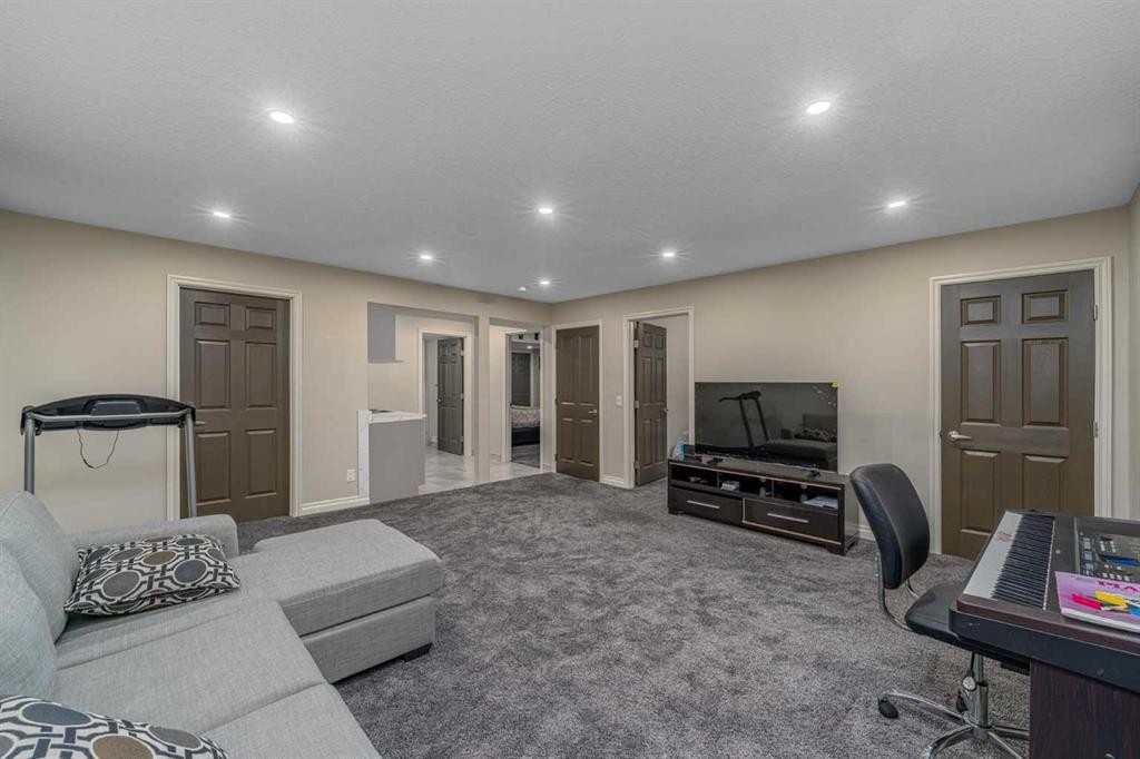 32 Evanspark Circle Nw, Calgary, AB - Indoor