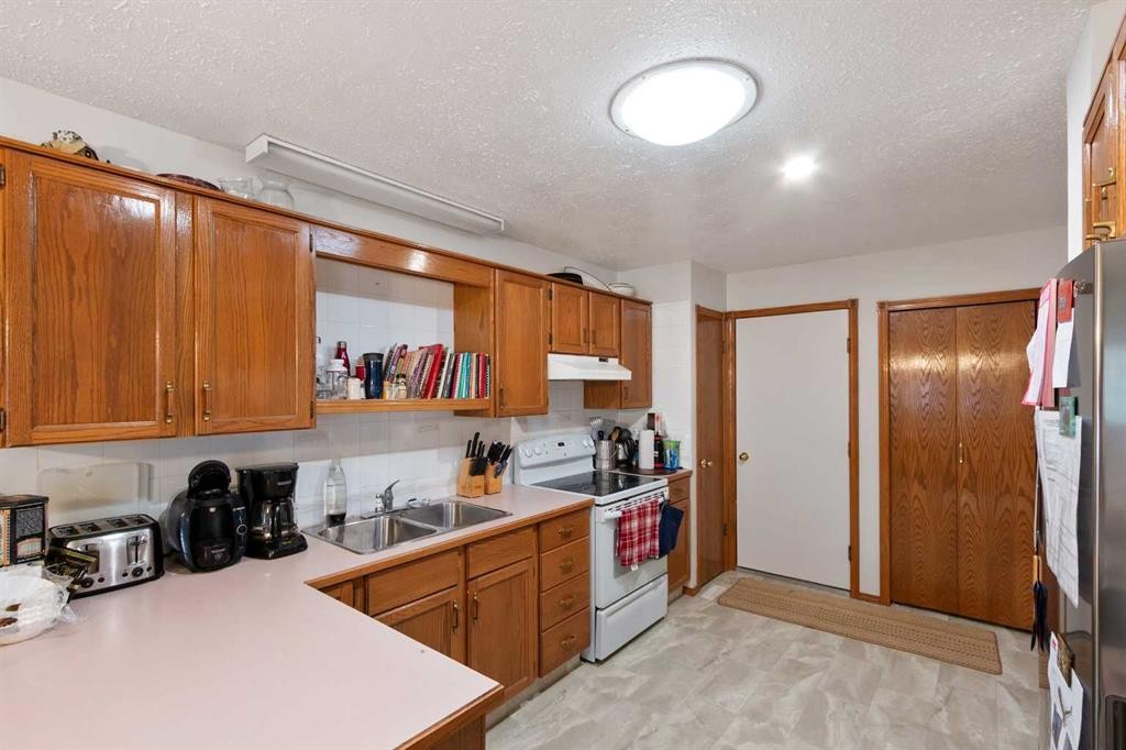 4102 Silverpark Estates Close, Olds, AB - Indoor Photo Showing Kitchen With Double Sink