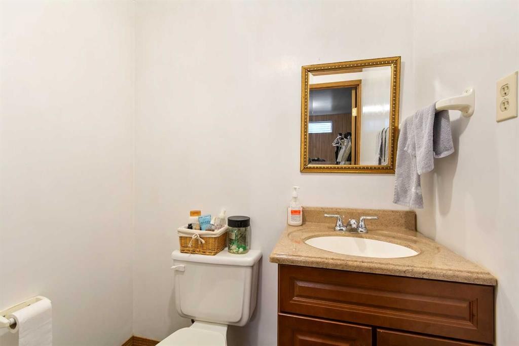 4102 Silverpark Estates Close, Olds, AB - Indoor Photo Showing Bathroom