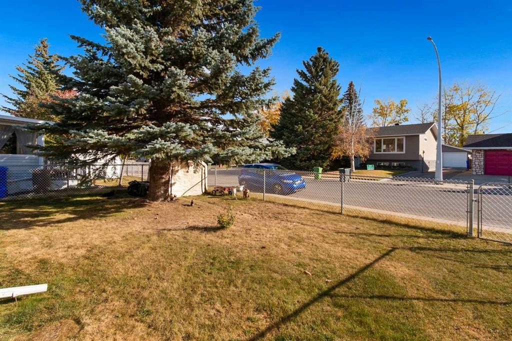 4102 Silverpark Estates Close, Olds, AB - Outdoor