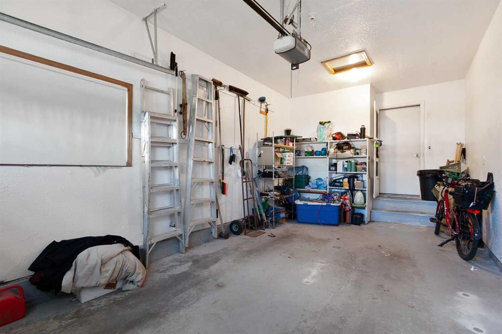 4102 Silverpark Estates Close, Olds, AB - Indoor Photo Showing Garage
