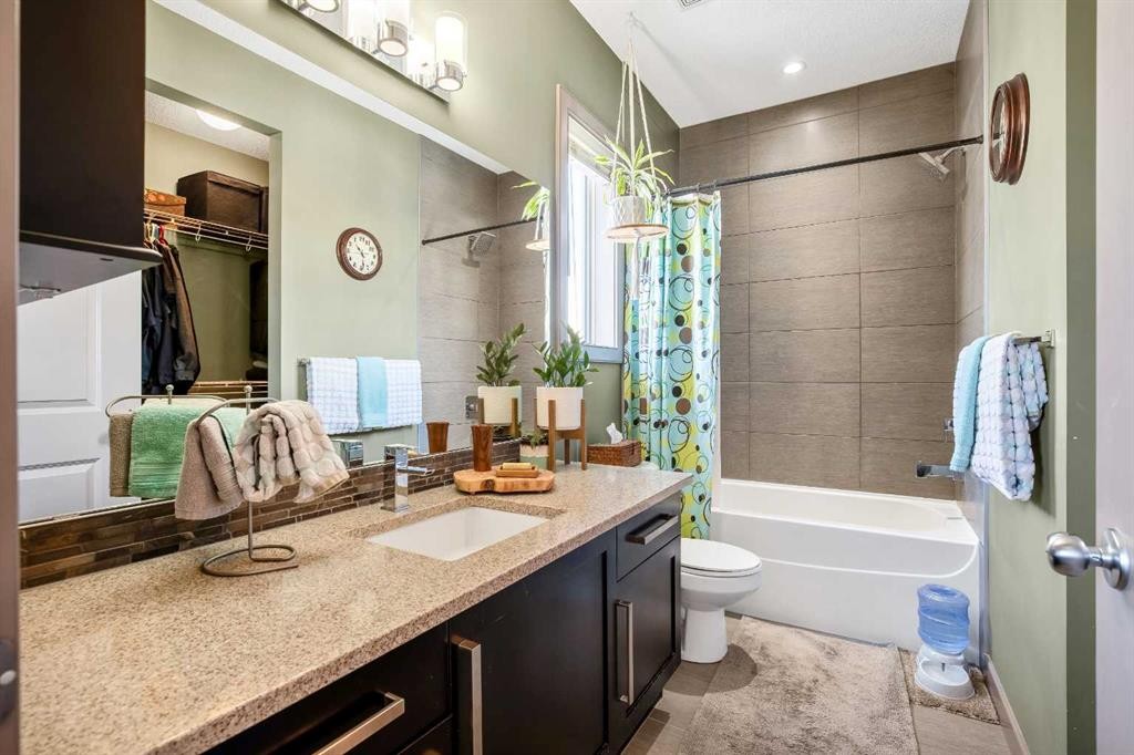 77 Elgin Meadows Manor Se, Calgary, AB - Indoor Photo Showing Bathroom
