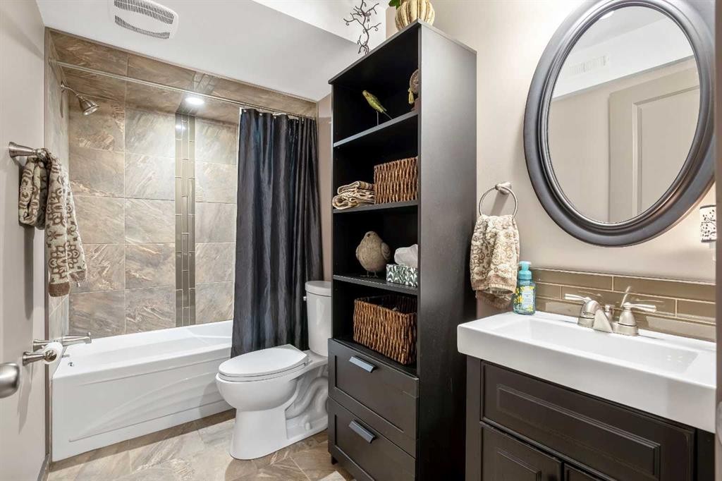 77 Elgin Meadows Manor Se, Calgary, AB - Indoor Photo Showing Bathroom
