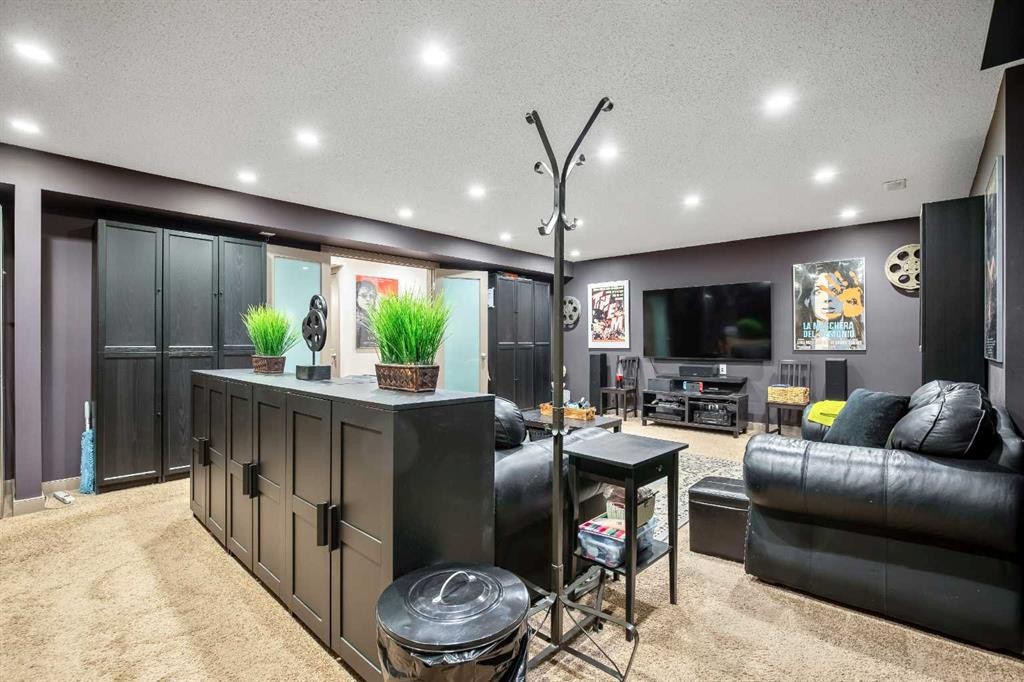 77 Elgin Meadows Manor Se, Calgary, AB - Indoor Photo Showing Other Room