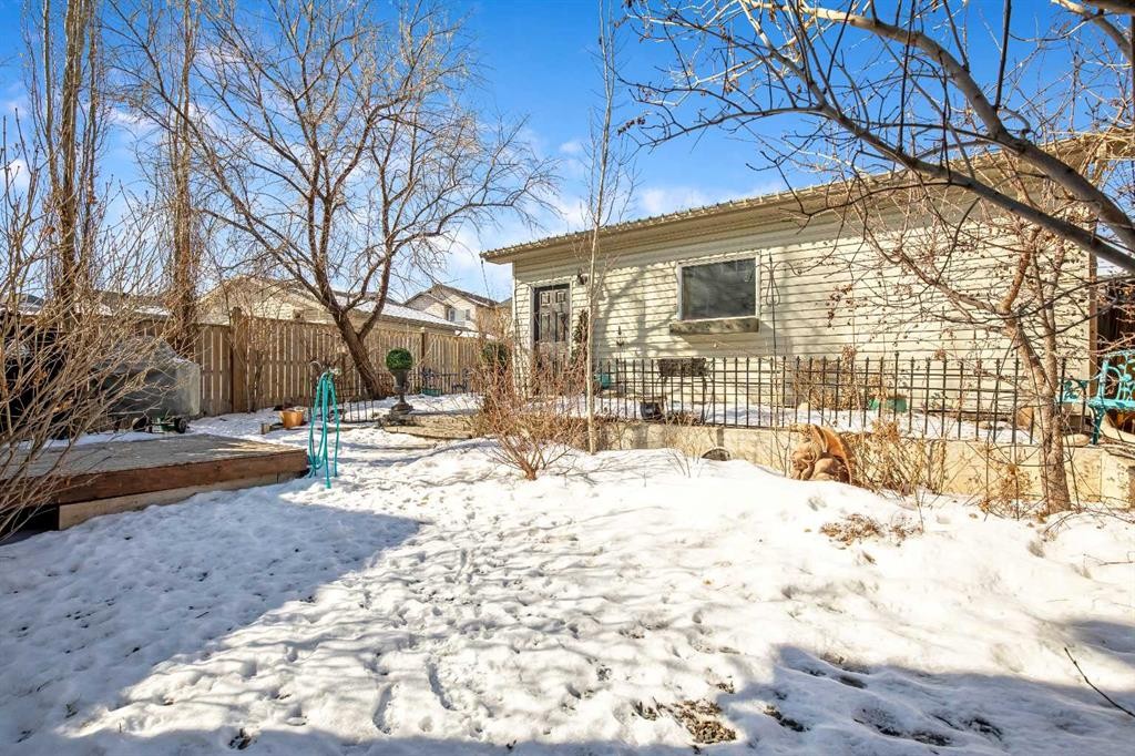 77 Elgin Meadows Manor Se, Calgary, AB - Outdoor