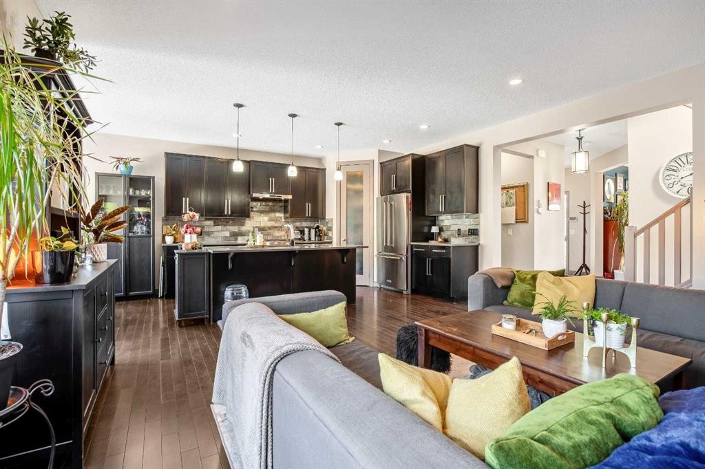 77 Elgin Meadows Manor Se, Calgary, AB - Indoor Photo Showing Living Room