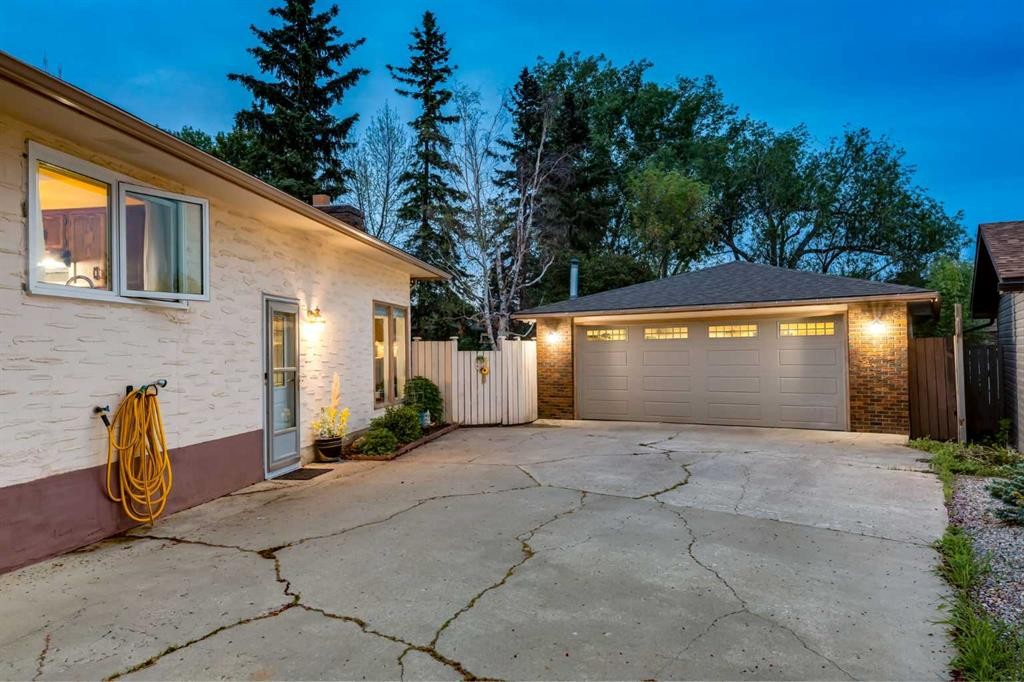 220 Oakridge Place Sw, Calgary, AB