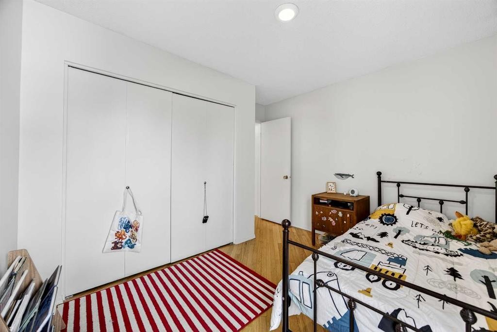 100 Strathcona Close Sw, Calgary, AB - Indoor Photo Showing Bedroom