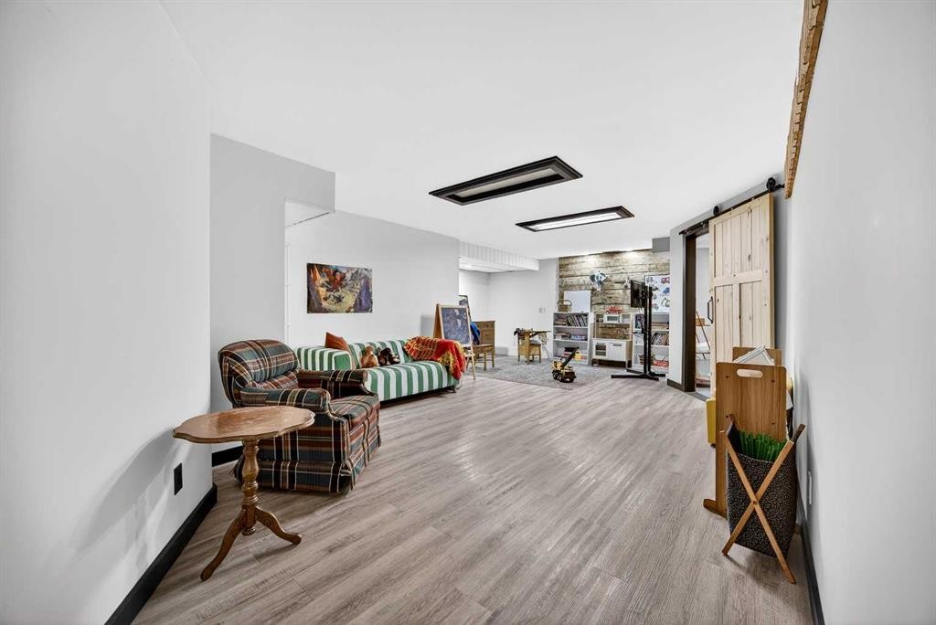 100 Strathcona Close Sw, Calgary, AB - Indoor Photo Showing Other Room