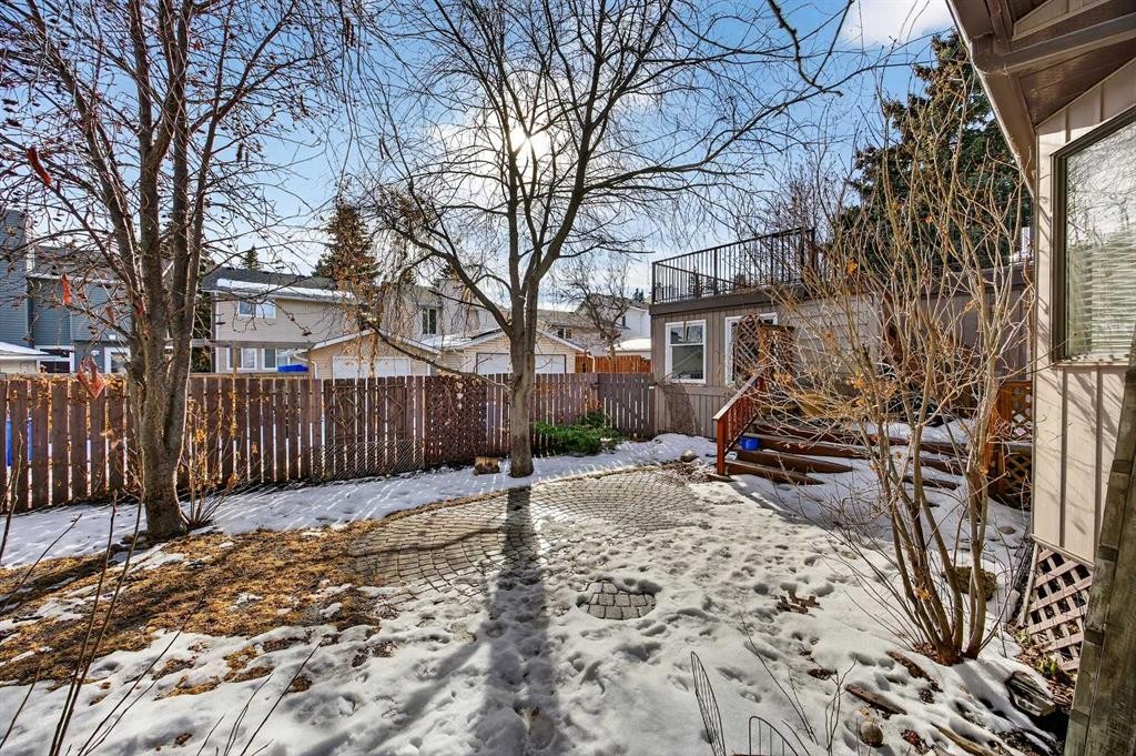 100 Strathcona Close Sw, Calgary, AB - Outdoor
