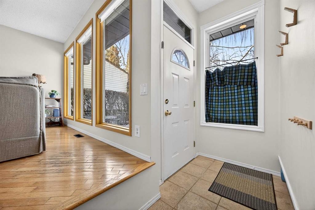 100 Strathcona Close Sw, Calgary, AB - Indoor Photo Showing Other Room