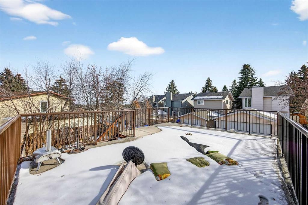 100 Strathcona Close Sw, Calgary, AB - Outdoor