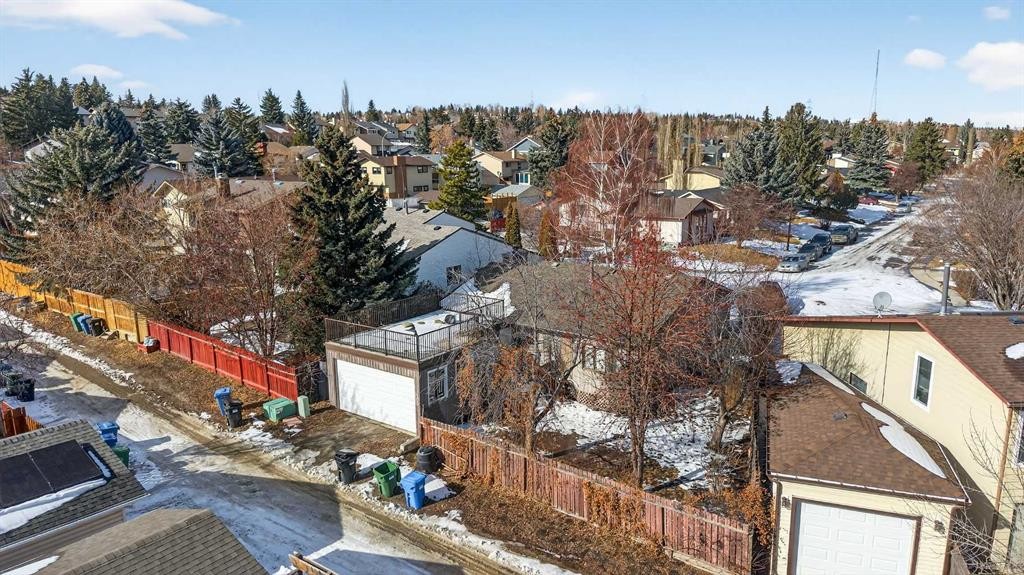 100 Strathcona Close Sw, Calgary, AB - Outdoor