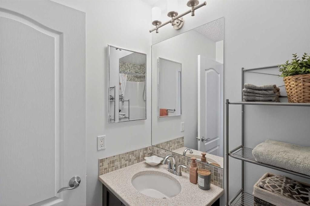 61 Auburn Meadows View Se, Calgary, AB - Indoor Photo Showing Bathroom
