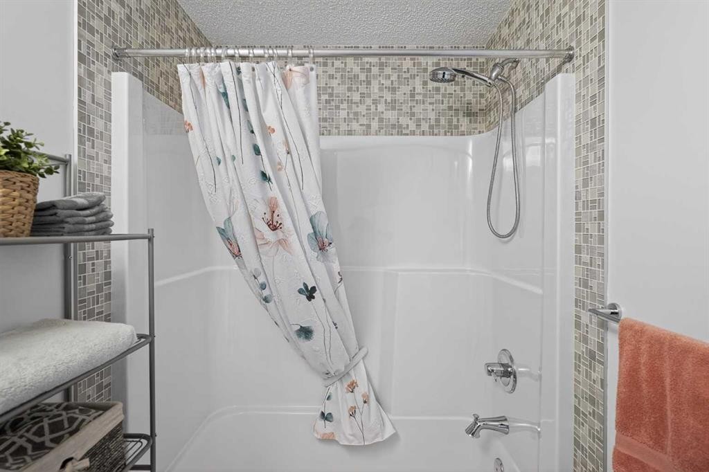 61 Auburn Meadows View Se, Calgary, AB - Indoor Photo Showing Bathroom