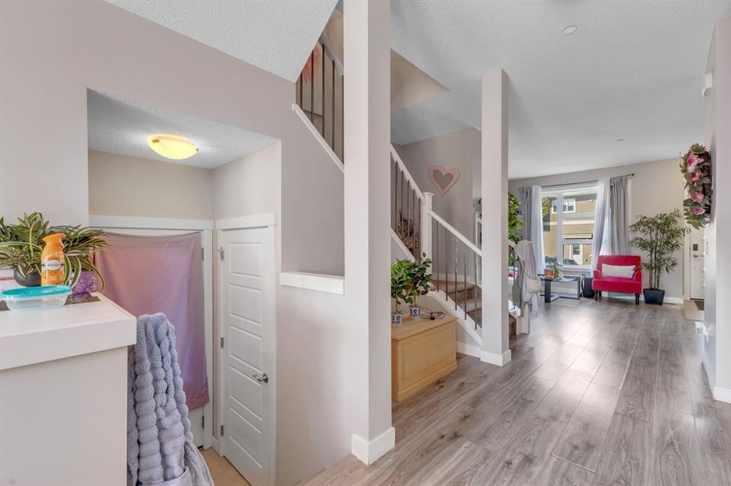 117 Howse Lane Ne, Calgary, AB - Indoor Photo Showing Other Room
