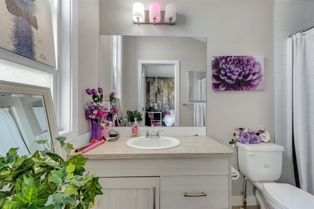 117 Howse Lane Ne, Calgary, AB - Indoor Photo Showing Bathroom