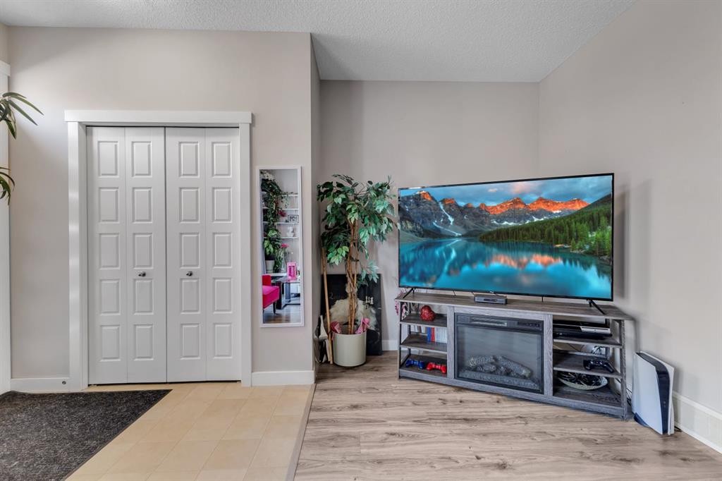 117 Howse Lane Ne, Calgary, AB - Indoor Photo Showing Other Room