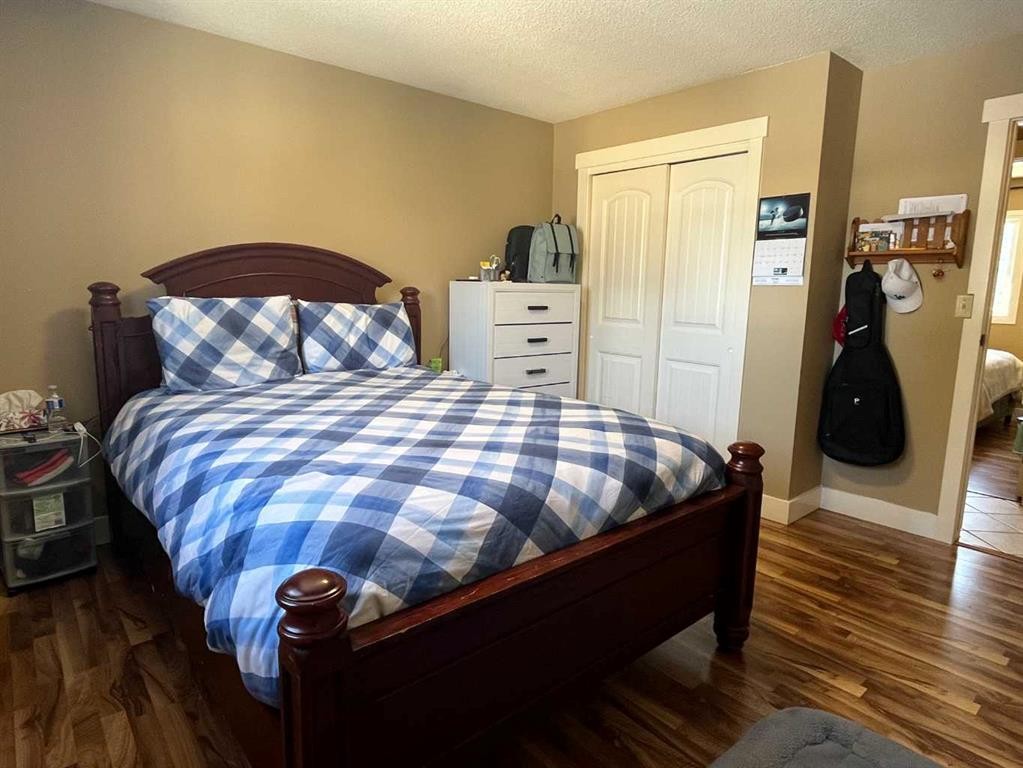1258 Mardale Drive Ne, Calgary, AB - Indoor Photo Showing Bedroom