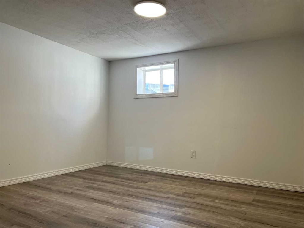 1258 Mardale Drive Ne, Calgary, AB - Indoor Photo Showing Other Room