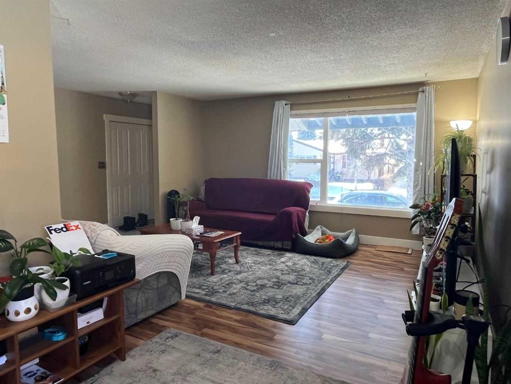 1258 Mardale Drive Ne, Calgary, AB - Indoor