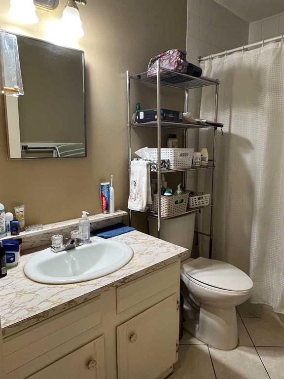 1258 Mardale Drive Ne, Calgary, AB - Indoor Photo Showing Bathroom