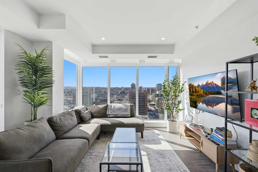 1007-930 16 Avenue Sw, Calgary, AB - Indoor Photo Showing Living Room