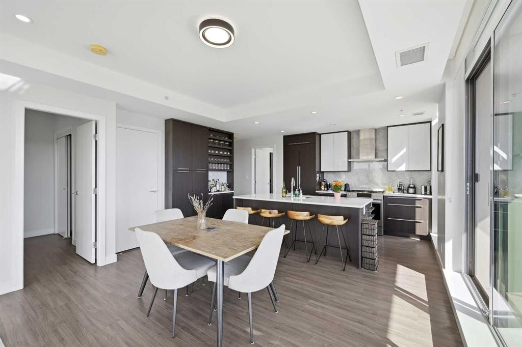 1007-930 16 Avenue Sw, Calgary, AB - Indoor Photo Showing Dining Room
