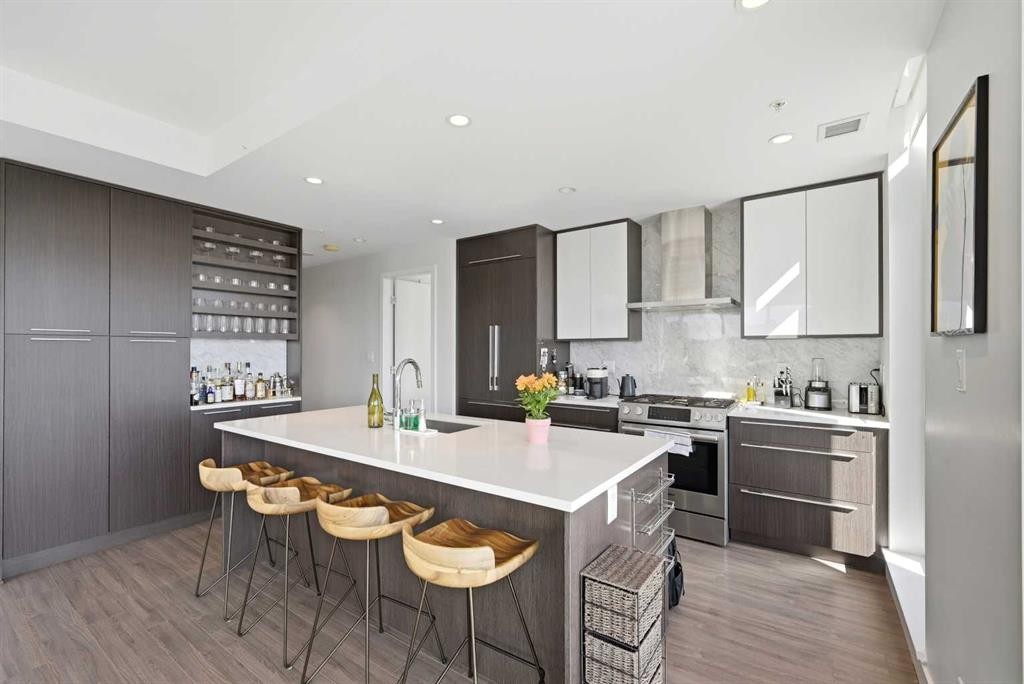 1007-930 16 Avenue Sw, Calgary, AB - Indoor Photo Showing Kitchen With Upgraded Kitchen