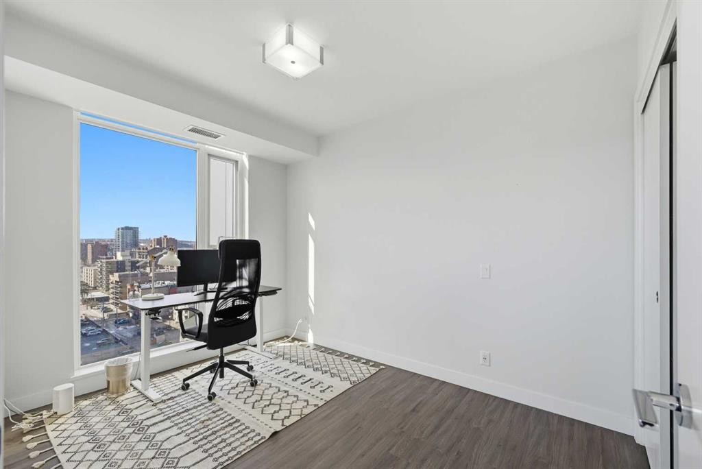 1007-930 16 Avenue Sw, Calgary, AB - Indoor Photo Showing Office