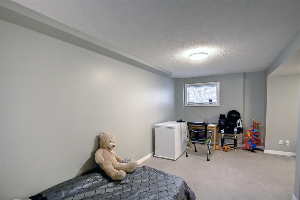 144 Whitmire Road Ne, Calgary, AB - Indoor