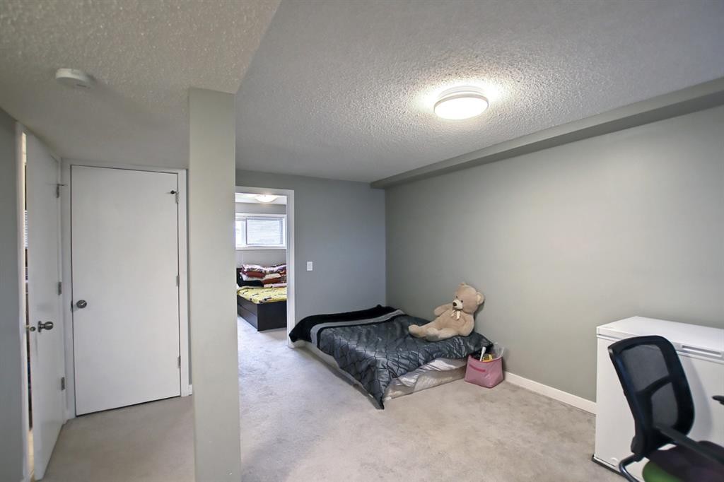 144 Whitmire Road Ne, Calgary, AB - Indoor
