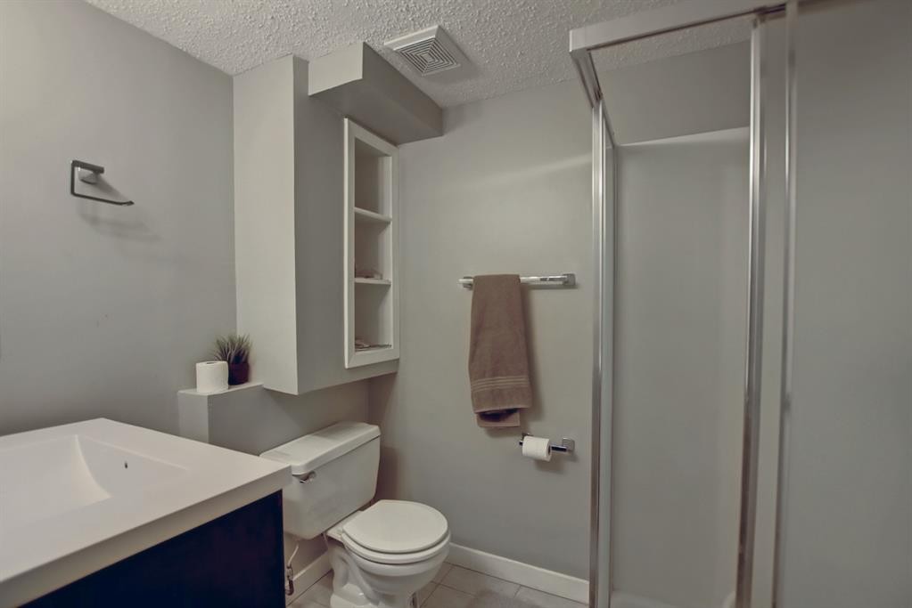 144 Whitmire Road Ne, Calgary, AB - Indoor Photo Showing Bathroom