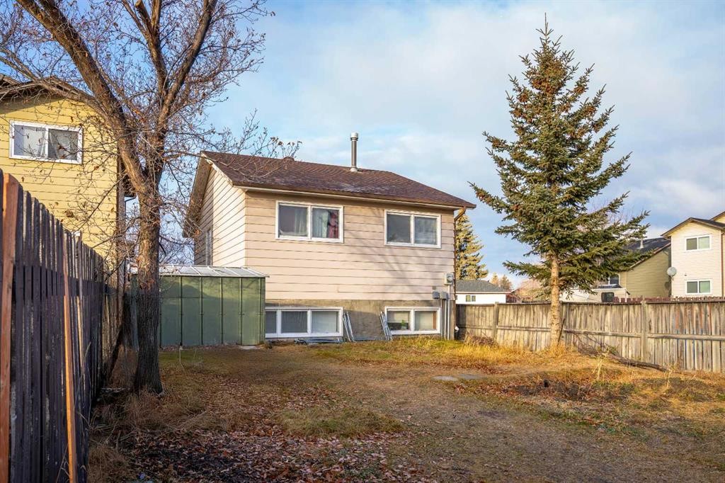 144 Whitmire Road Ne, Calgary, AB - Outdoor