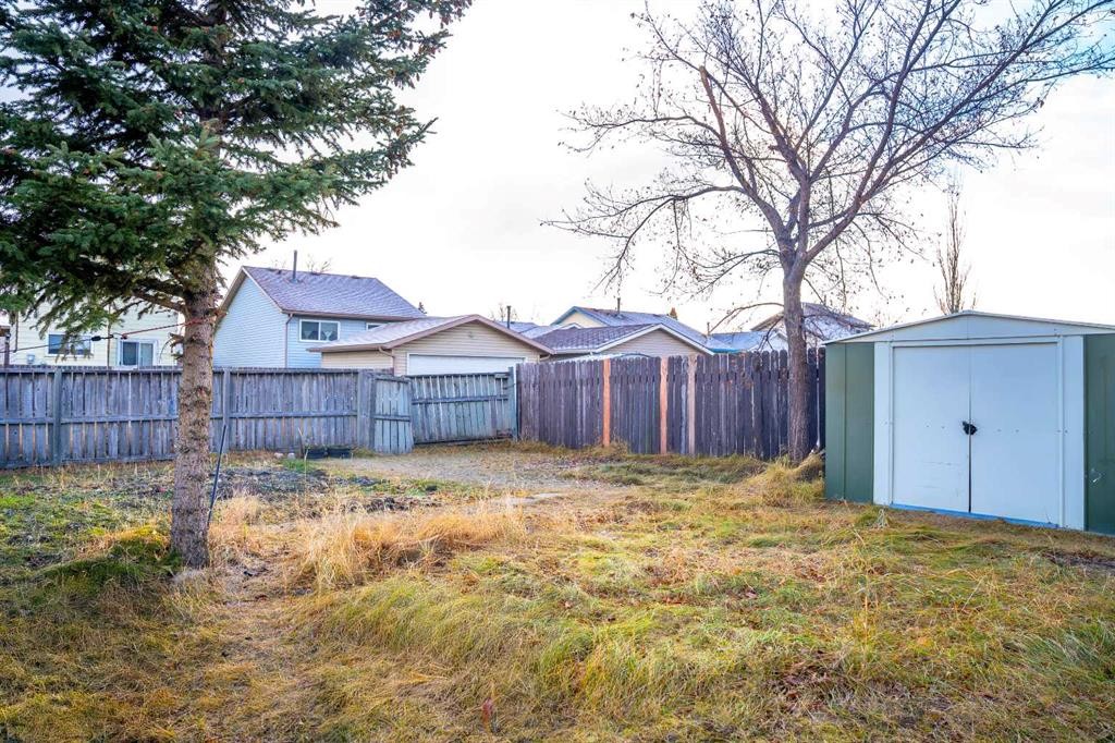 144 Whitmire Road Ne, Calgary, AB - Outdoor