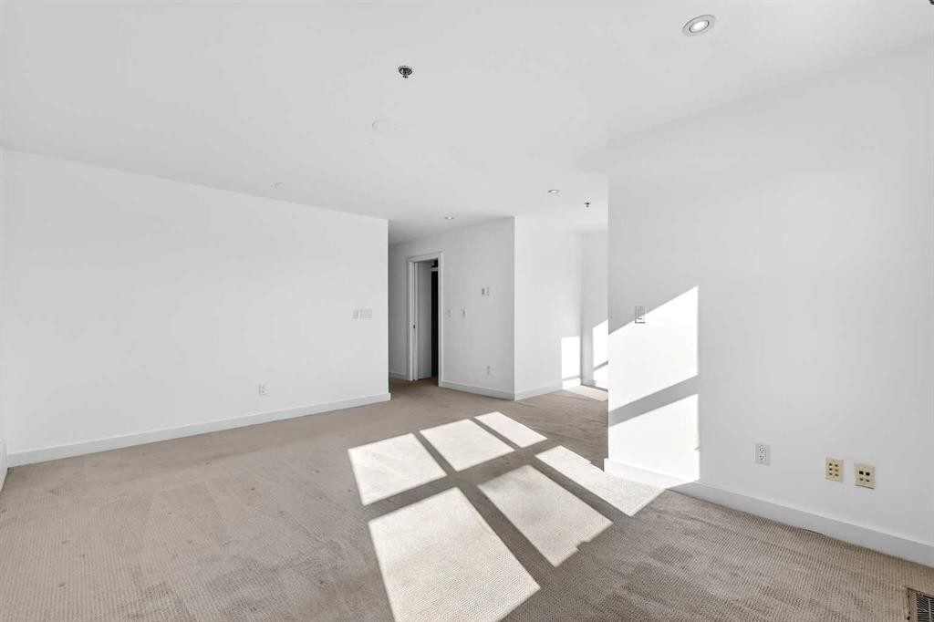 606 Aspen Meadows Hill Sw, Calgary, AB - Indoor Photo Showing Other Room