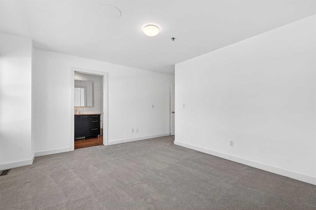 606 Aspen Meadows Hill Sw, Calgary, AB - Indoor Photo Showing Other Room