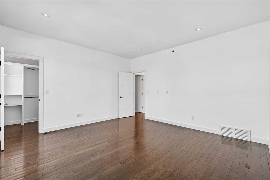 606 Aspen Meadows Hill Sw, Calgary, AB - Indoor Photo Showing Other Room