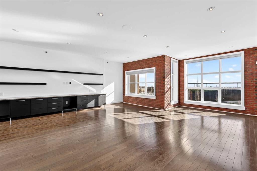 606 Aspen Meadows Hill Sw, Calgary, AB - Indoor Photo Showing Other Room