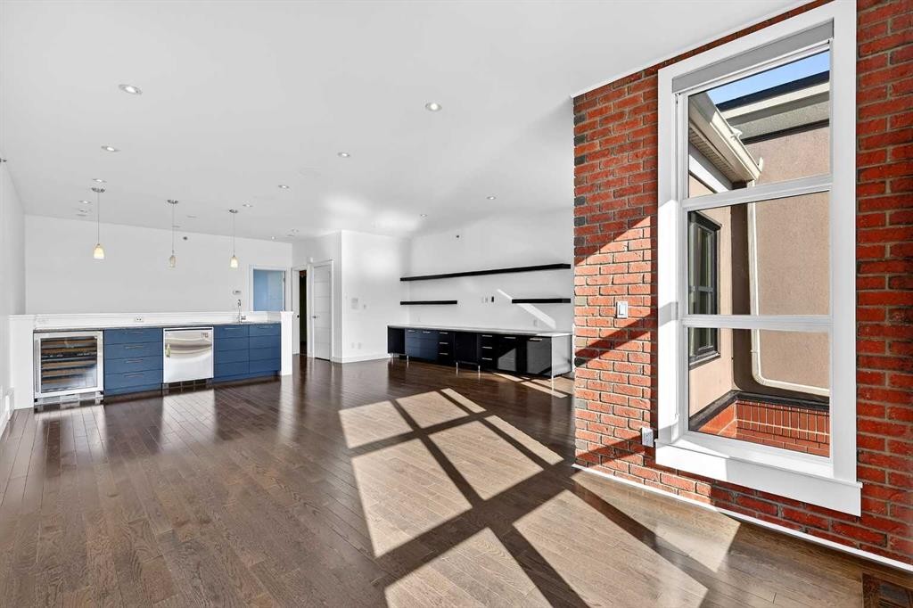 606 Aspen Meadows Hill Sw, Calgary, AB - Indoor Photo Showing Other Room