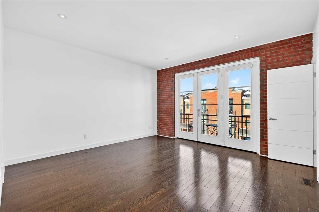 606 Aspen Meadows Hill Sw, Calgary, AB - Indoor Photo Showing Other Room