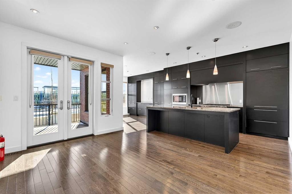 606 Aspen Meadows Hill Sw, Calgary, AB - Indoor Photo Showing Kitchen With Upgraded Kitchen