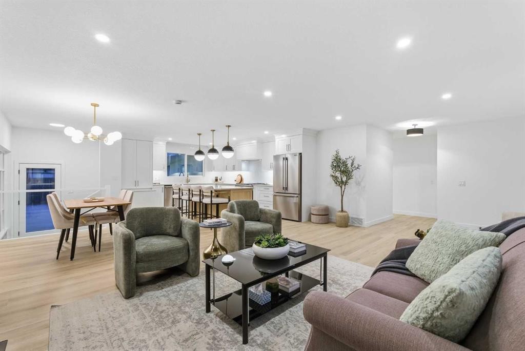 4904 Valiant Drive Nw, Calgary, AB - Indoor Photo Showing Living Room