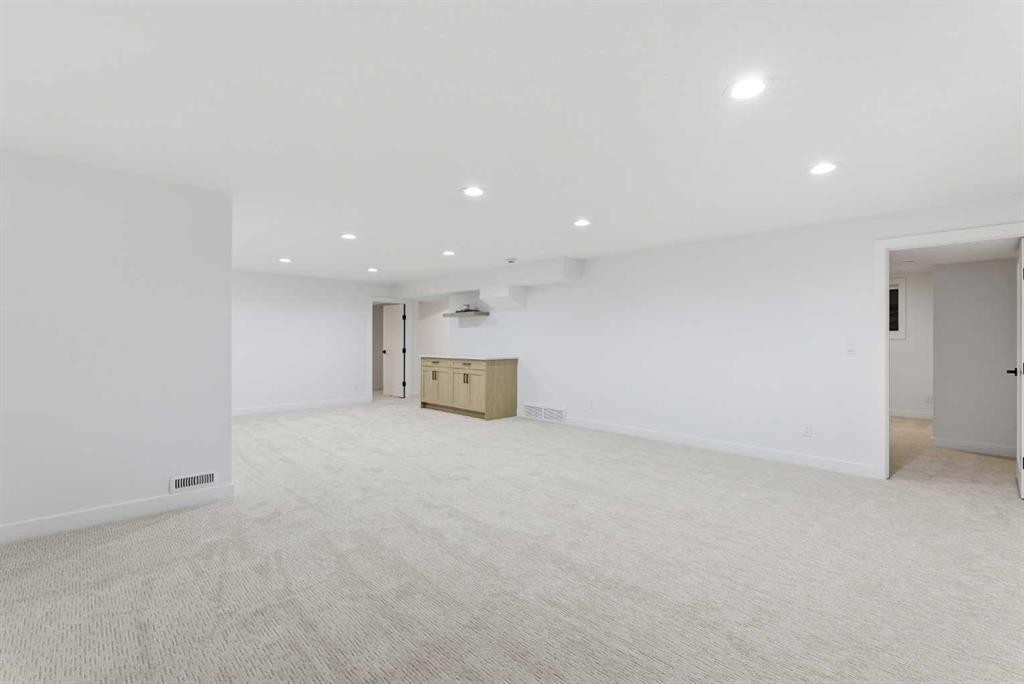 4904 Valiant Drive Nw, Calgary, AB - Indoor Photo Showing Other Room