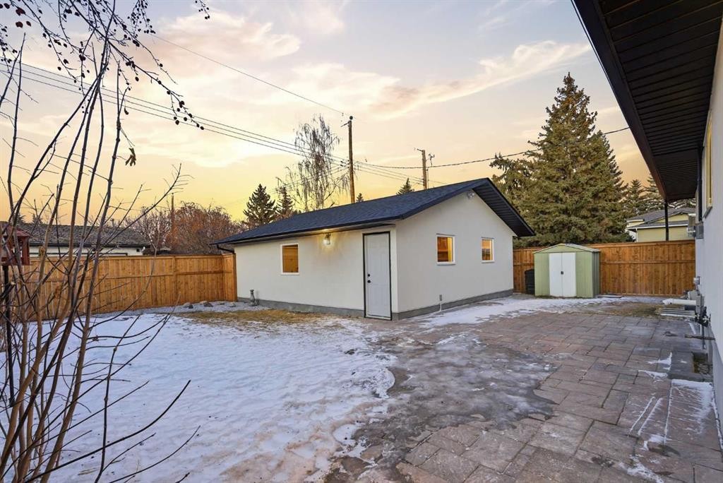 4904 Valiant Drive Nw, Calgary, AB - Outdoor