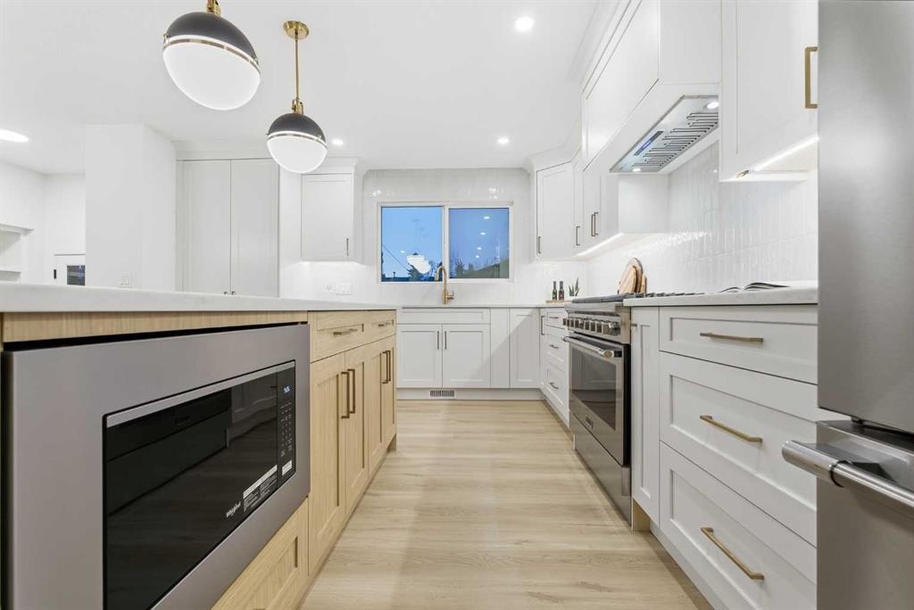 4904 Valiant Drive Nw, Calgary, AB - Indoor Photo Showing Kitchen With Upgraded Kitchen