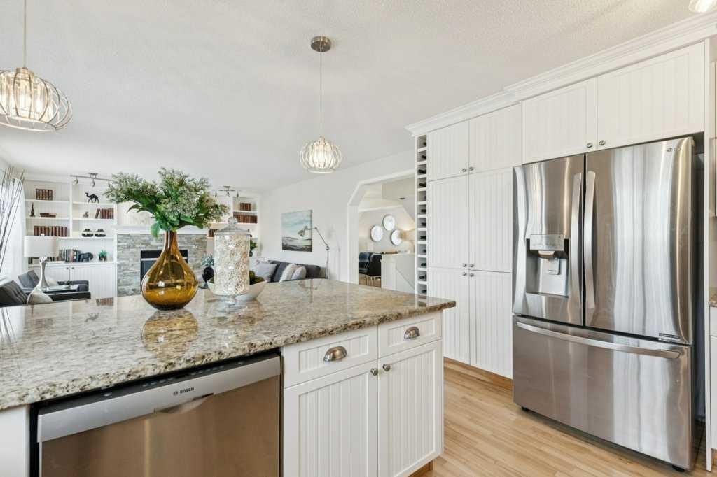 232 Oakmere Place, Chestermere, AB - Indoor Photo Showing Kitchen With Stainless Steel Kitchen With Upgraded Kitchen