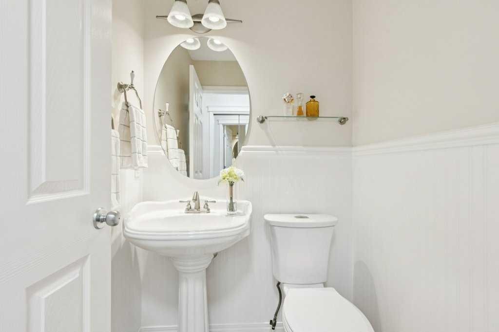 232 Oakmere Place, Chestermere, AB - Indoor Photo Showing Bathroom