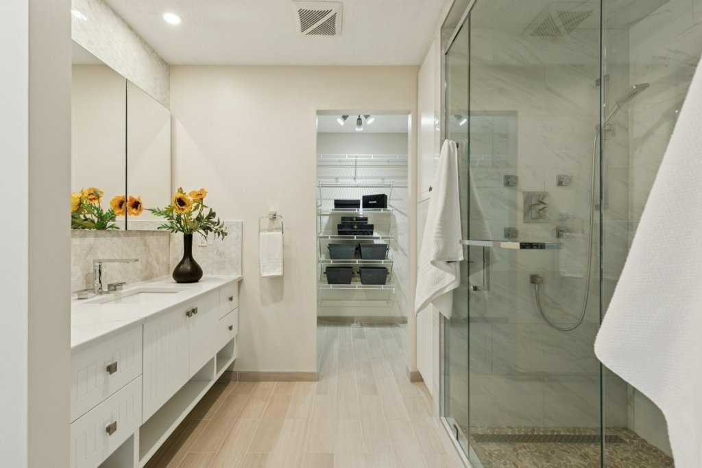 232 Oakmere Place, Chestermere, AB - Indoor Photo Showing Bathroom