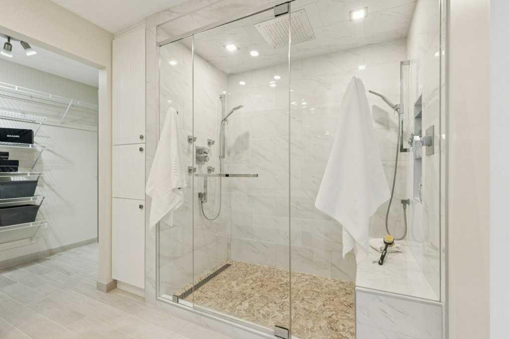 232 Oakmere Place, Chestermere, AB - Indoor Photo Showing Bathroom
